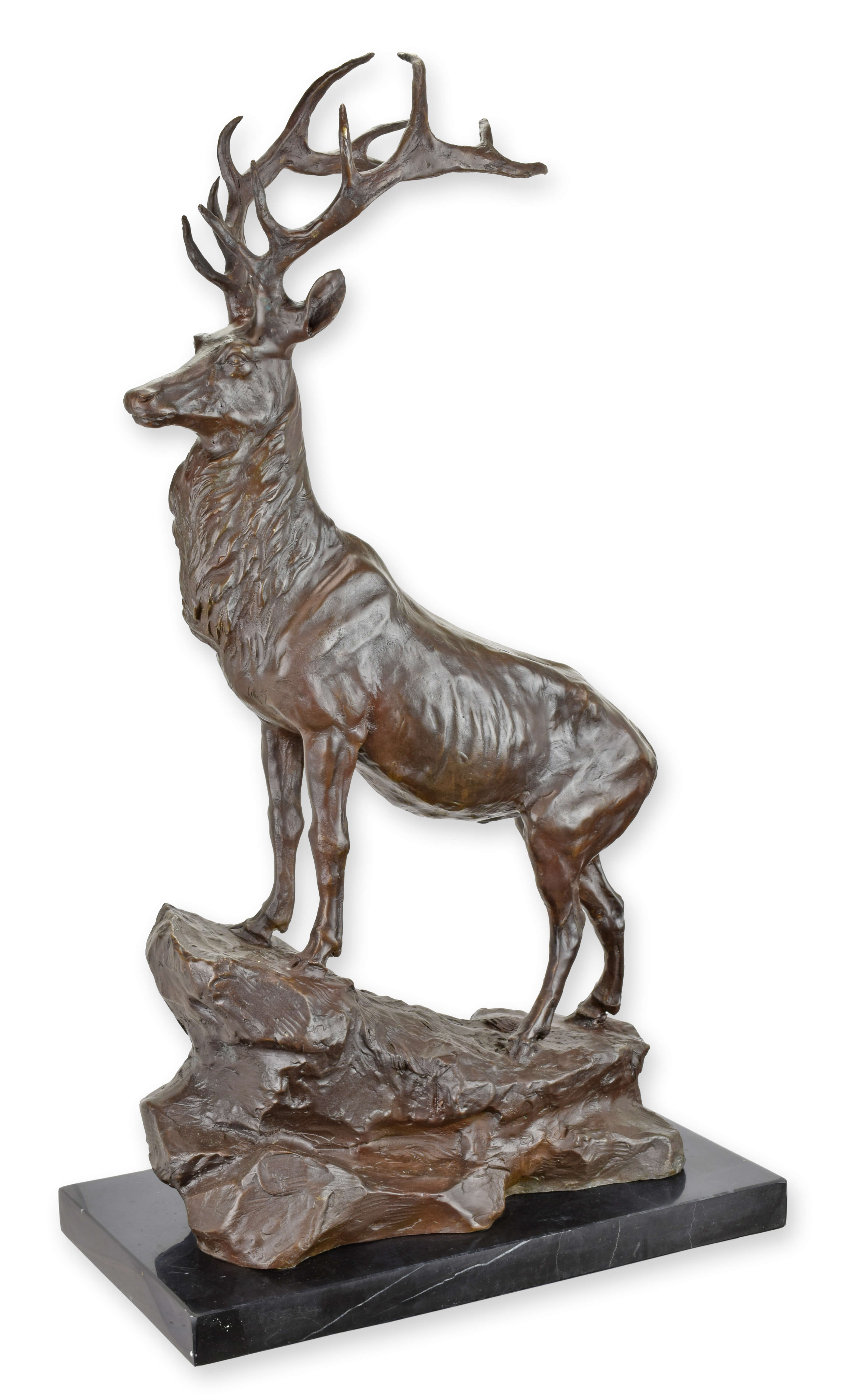 Una scultura in bronzo raffigurante un cervo su una roccia replica design retrò decorazione
